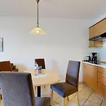 Appartementhaus Binzer Sterne 56 *